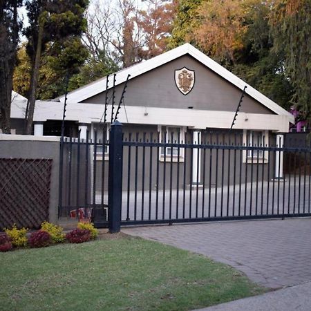 The Elephant Room At Frederick'S Place Pretoria Exterior foto