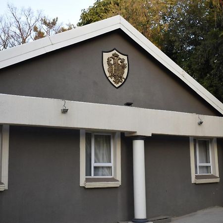 The Elephant Room At Frederick'S Place Pretoria Exterior foto